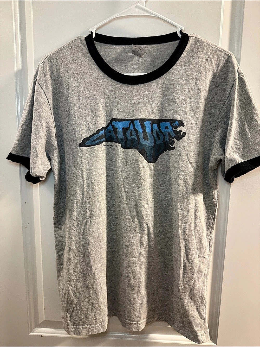 🥳 5 for $25 BUNDLE Catawba Brewing Co Graphic Ringer Tee in Gray & Black Size Me